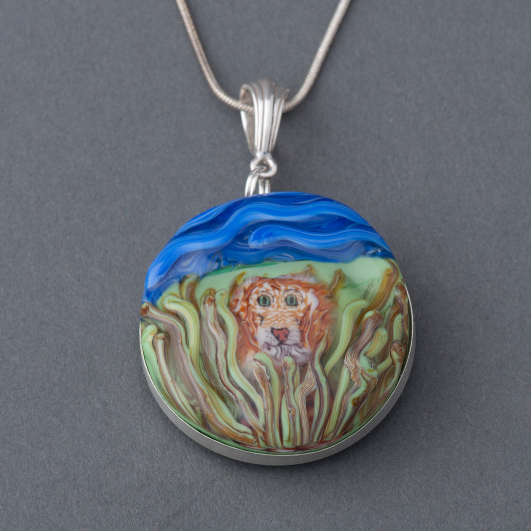 This Artisan Large Lion Lampwork Flamework Glass pendant necklace
